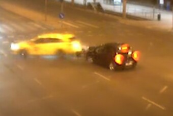 A barátait vitte bulizni, drogosan balesetezett a taxis Budapesten