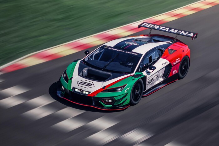 Versenyautó készül a hibrid Lamborghiniből 11