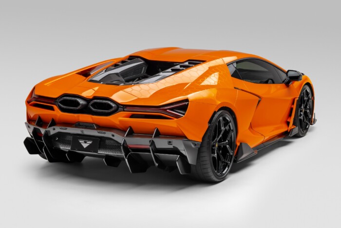 Új autót vett a magyar milliárdos, meg is mutatta 6