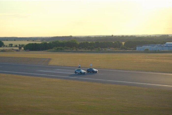 Durva, mit műveltek a mozgó autók tetején, történelmet írtak