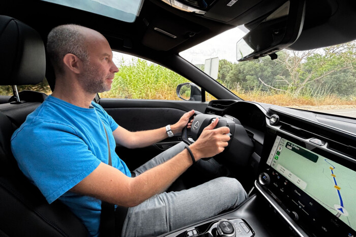 Vagy rajongsz majd ezért a kormányért, vagy utálod 16