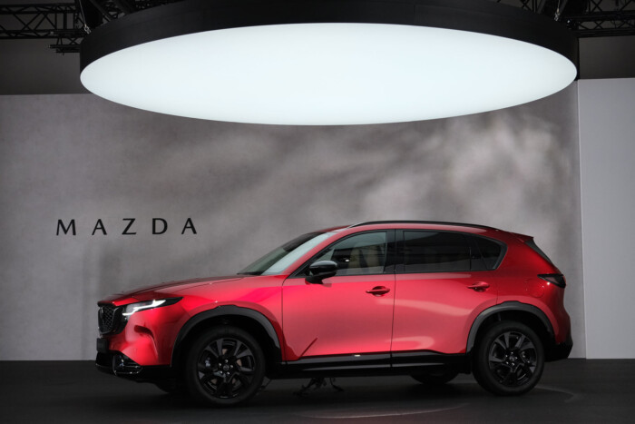 Megbízható szívó benzines autó jön Magyarországra 6