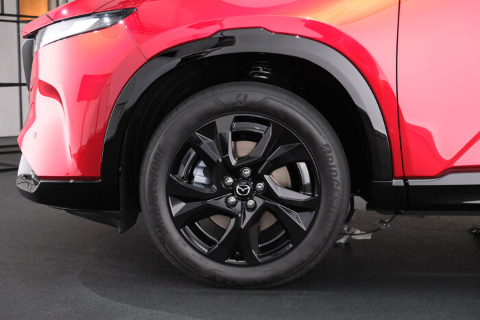 Megbízható szívó benzines autó jön Magyarországra 7