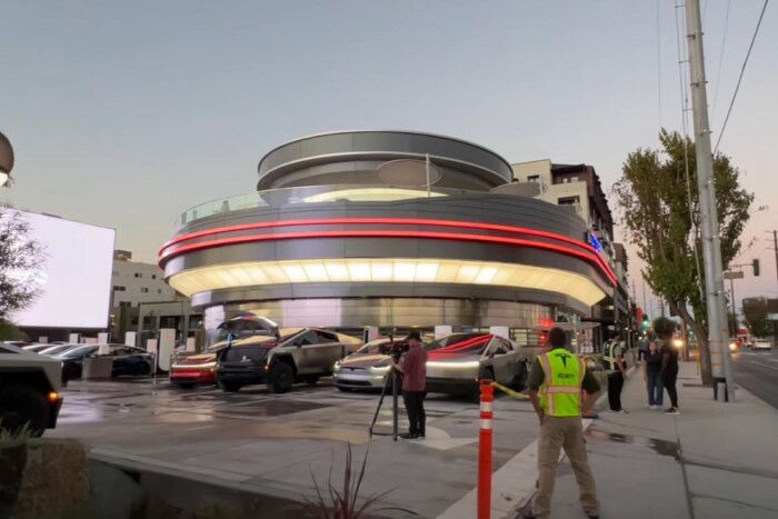 Robot is lesz a Tesla új, múltat és jövőt keverő éttermében