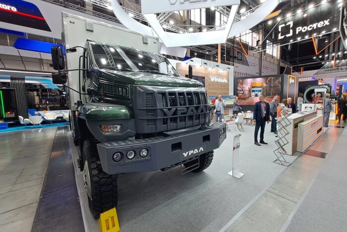 Így keresztezték a buszt és a teherautót az Uralnál