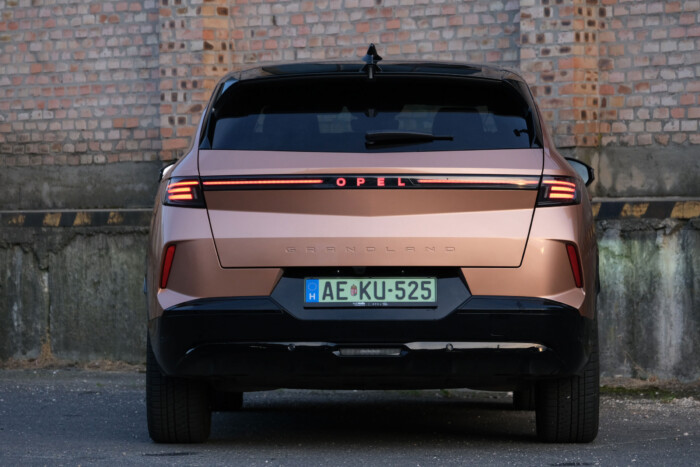 Ez most a legmenőbb Opel itthon 24