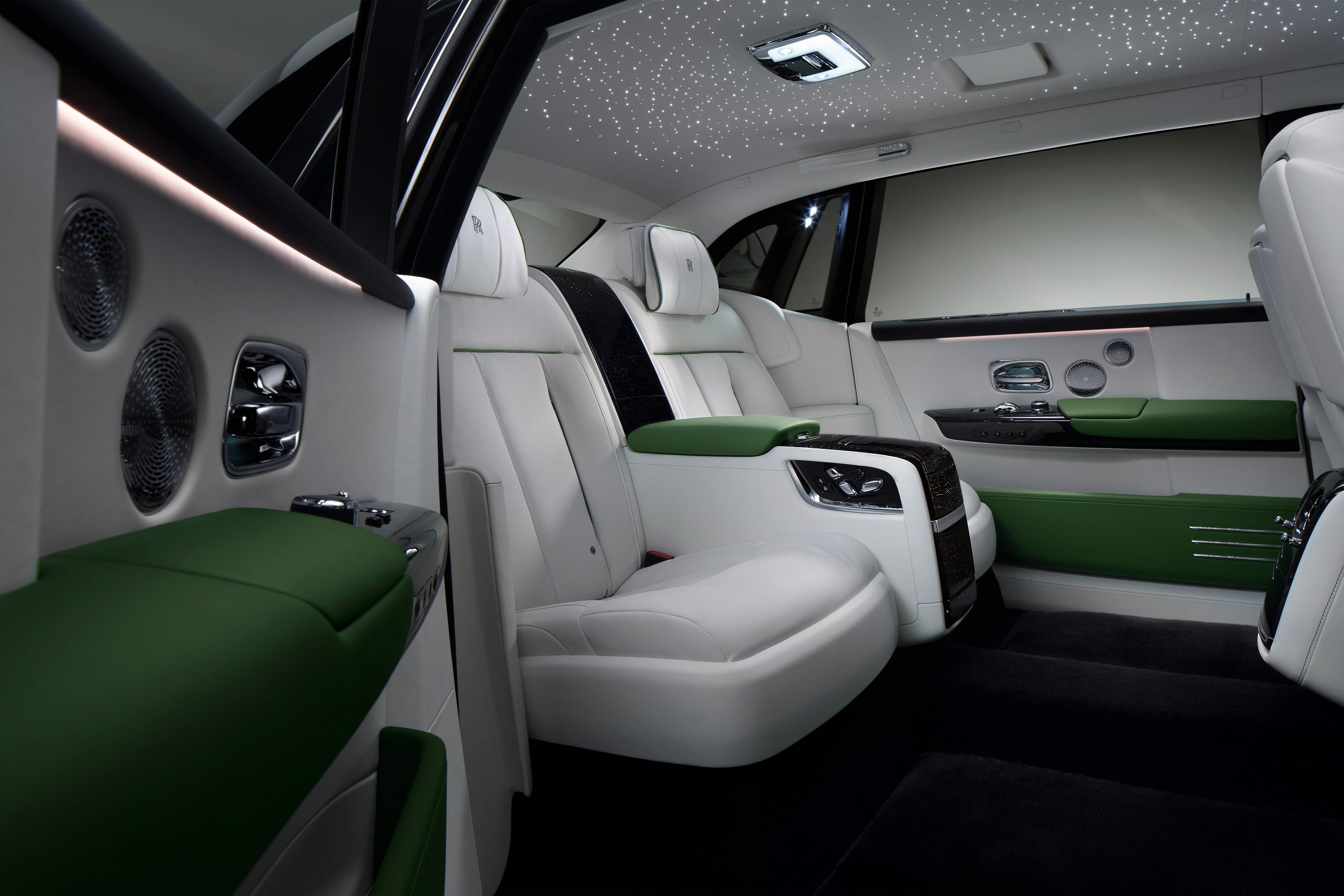 p90462842_highres_rolls-royce-phantom-001 | Vezess | Vezess