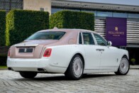 Barlangrajzokkal díszítettek egy Rolls-Royce-t 11 Barlangrajzokkal díszítettek egy Rolls-Royce-t 11