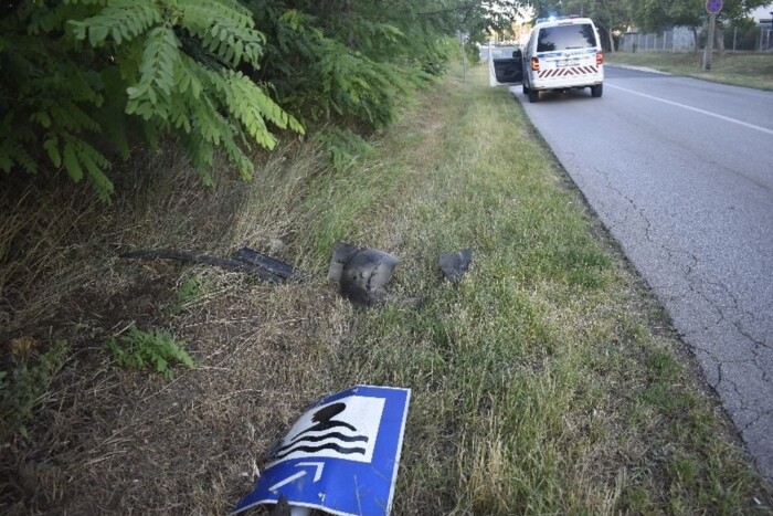 Részegen bepattant a Peugeot-ba, egy órán belül kétszer is balesetet okozott 1