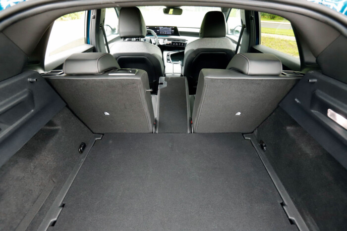 20 millió egy villanyautóért? A Peugeot ezt nyújtja ennyiért 17