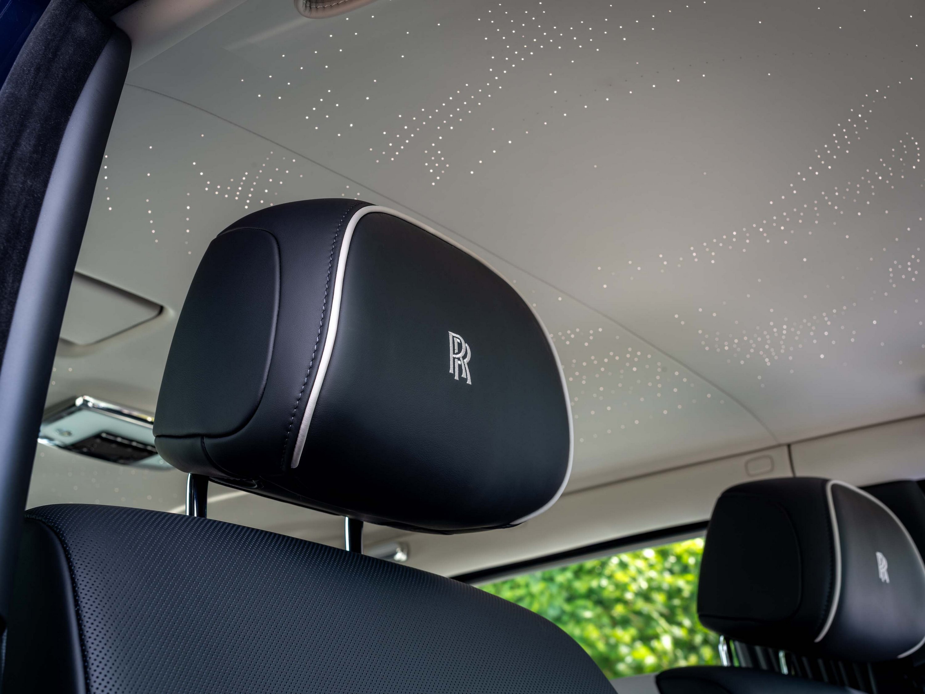 phantom-chinese-mural-art-starlight-headliner | Vezess | Vezess