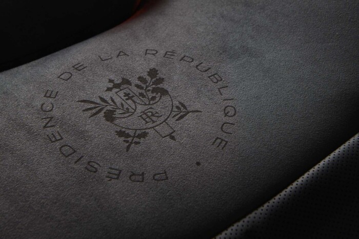 Csak fontos emberek ülhetnek ebbe a Renault-ba 7