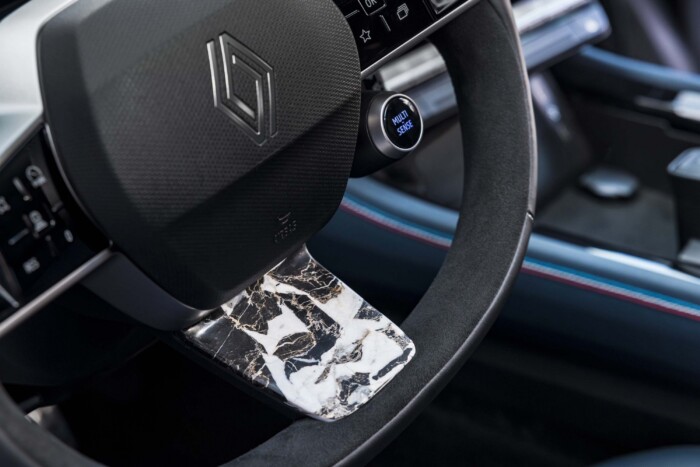 Csak fontos emberek ülhetnek ebbe a Renault-ba 8