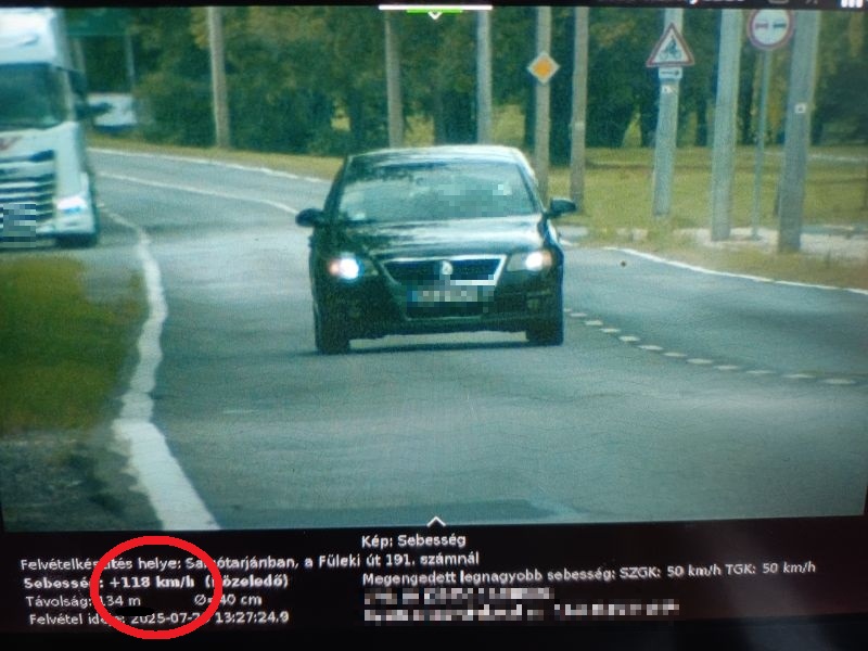 Óriási kapás a nógrádi rendőröknél, ritkán készül ilyen traffipaxfotó 2 | Vezess Óriási kapás a nógrádi rendőröknél, ritkán készül ilyen traffipaxfotó 2