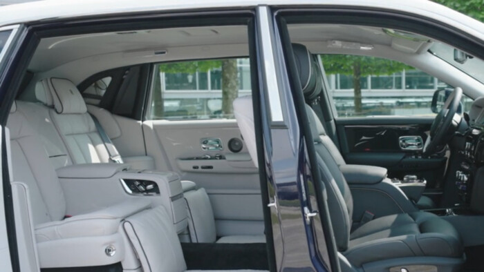 Barlangrajzokkal díszítettek egy Rolls-Royce-t 10 | Vezess Barlangrajzokkal díszítettek egy Rolls-Royce-t 10