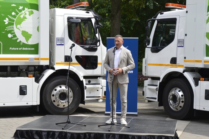 Vadonatúj Renault kukásautókat tesztelnek Magyarországon 9