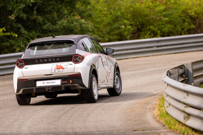 Olcsón vehetsz versenyautót a legendás gyártótól 6 | Vezess Olcsón vehetsz versenyautót a legendás gyártótól 6