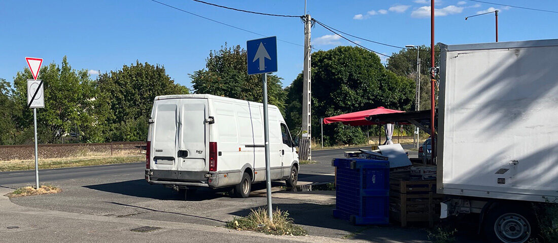 Verekedésig fajulhatnak a dolgok egy hazai kereszteződésben