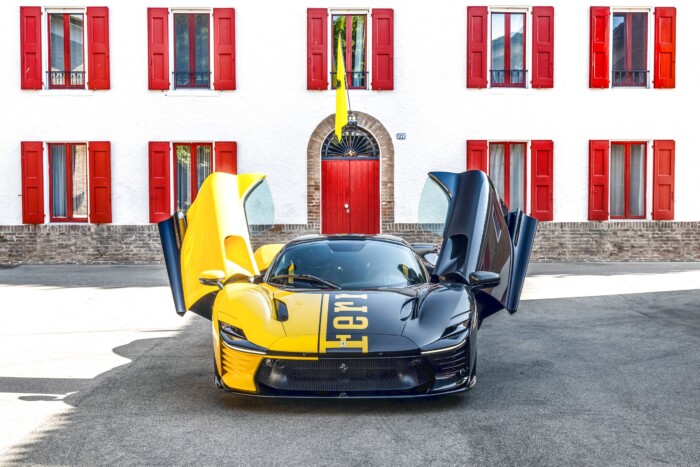 Elkelt minden idők legdrágább új Ferrarija 7