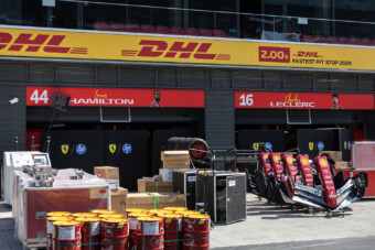 Nem csak a pilótákon múlik – 1400 tonnányi felszerelés érkezett a Hungaroringre