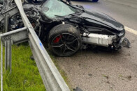 Teslát akart venni, a kereskedésben csapta meg az áram, komoly sérülést szenvedett 1