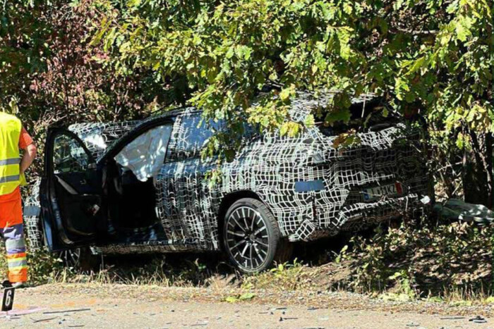 Álcázott BMW ütközött busszal a Mátrában, sokan megsérültek 1