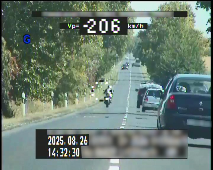 14 pont, 494 ezres bírság: ezt tette érte a motoros 1