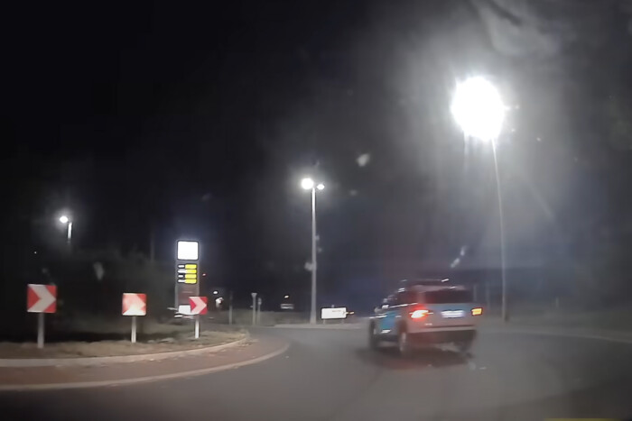 Debrecenben driftelt egy BMW-s, a rendőrök pedig pont arra jártak, és megjutalmazták