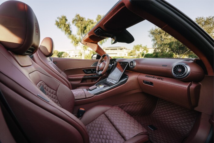 1000 lóerős kabrió, saját naplementével 8