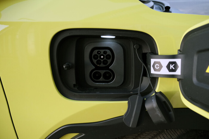 Duplájára drágul ez az autó, mire magyar rendszámot kap 27