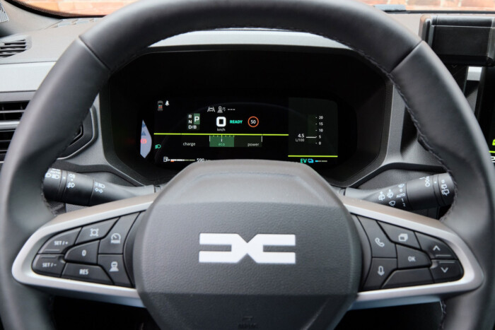 Alig kér benzint a Dacia új hibridje 19 | Vezess Alig kér benzint a Dacia új hibridje 19