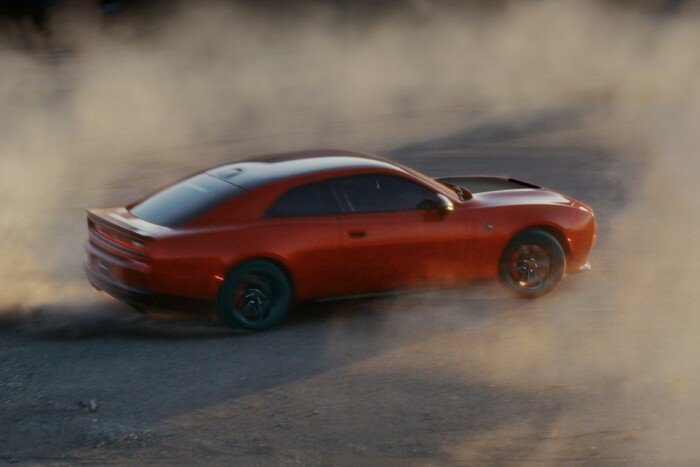 Benzinmotort kapott az elektromos sportautó 9