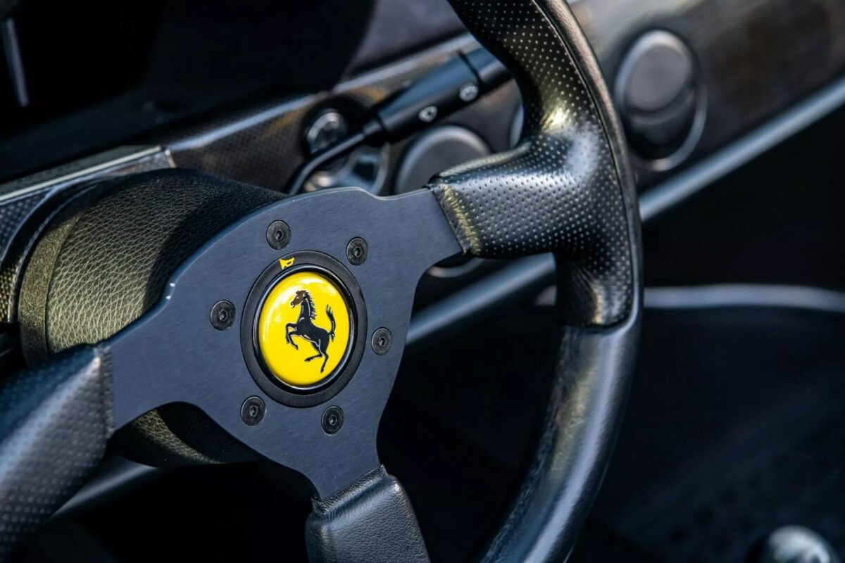 Rekord áron kelt el a divatikon Ferrarija