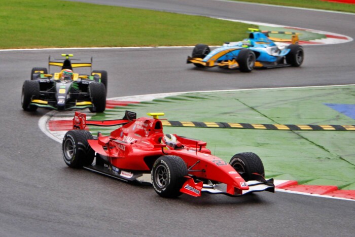 Visszatért az autópályára a Forma-1-es fantom 1 | Vezess Visszatért az autópályára a Forma-1-es fantom 1