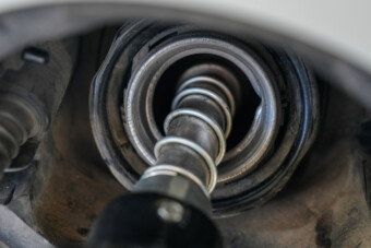 Egy pécsi férfi autókkal közösült a nyílt utcán, felvétel is készült róla