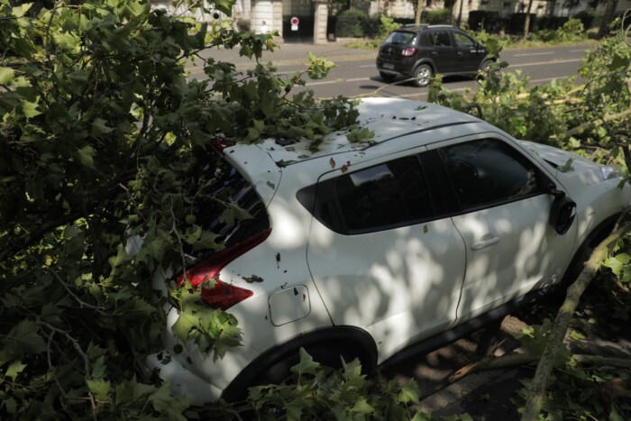Megrongálta a vihar az autódat? Ezt kell tenned!