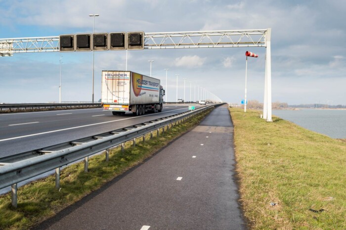 Őrültségbe kergette a hőség a magyar sofőrt