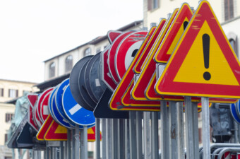 Egy zsákutca kellemetlen meglepetése: a legérdekesebb közlekedési tábla Németországban