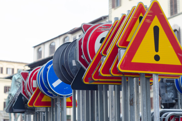 Egy zsákutca kellemetlen meglepetése: a legérdekesebb közlekedési tábla Németországban