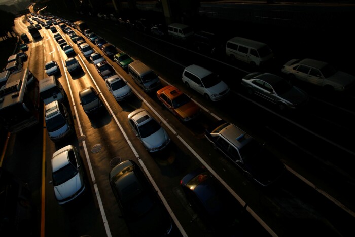 Túl nagy volt a zaj, elköltözött az út közepéről