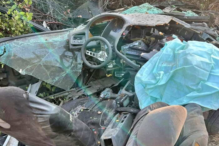 Darabokra szakadt az autó, a sofőr valahogy elpárolgott