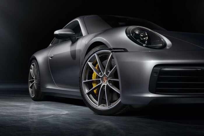 Kitalálod, miért van mikrofon ennek az autónak a kerekénél?