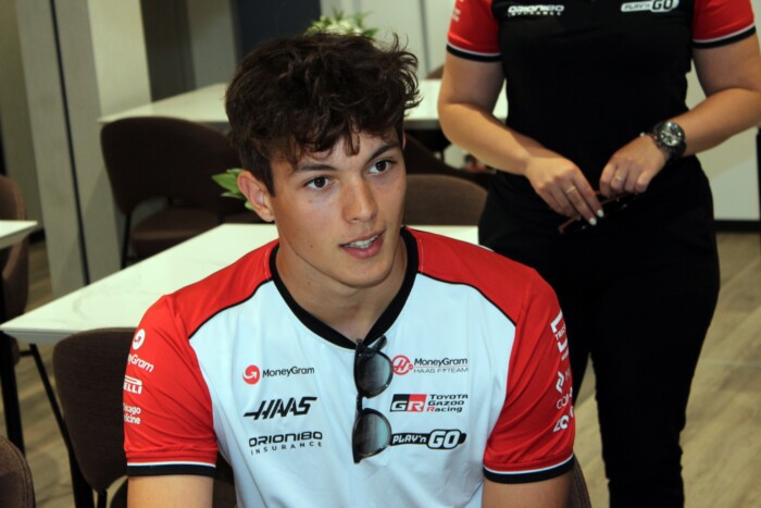 F1: „Szakáll nélkül fiatalabb” – csapattársával poénkodott az újonc 1