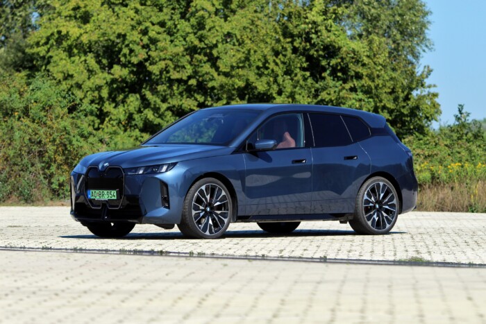 Ezzel a BMW-vel jobb utazni, mint vezetni