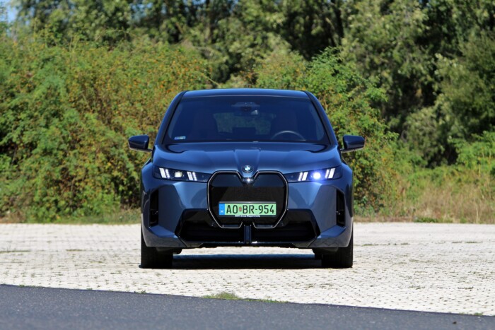 Ezzel a BMW-vel jobb utazni, mint vezetni 1