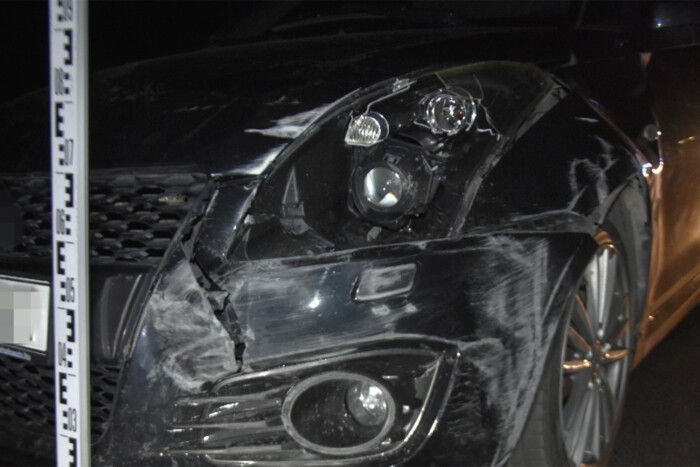 Strandon lopott slusszkulccsal kötötték el az autót, amit aztán össze is törtek