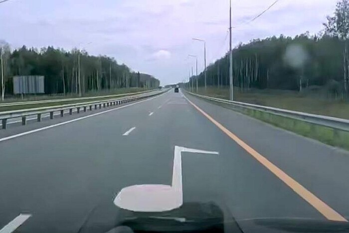 Az orosz zenélő út pont azt a dallamot játssza, amit elsőre sejtünk