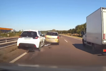 5 autó rohant egymásba egy cseppet sem hétköznapi balesetben az M4-esen