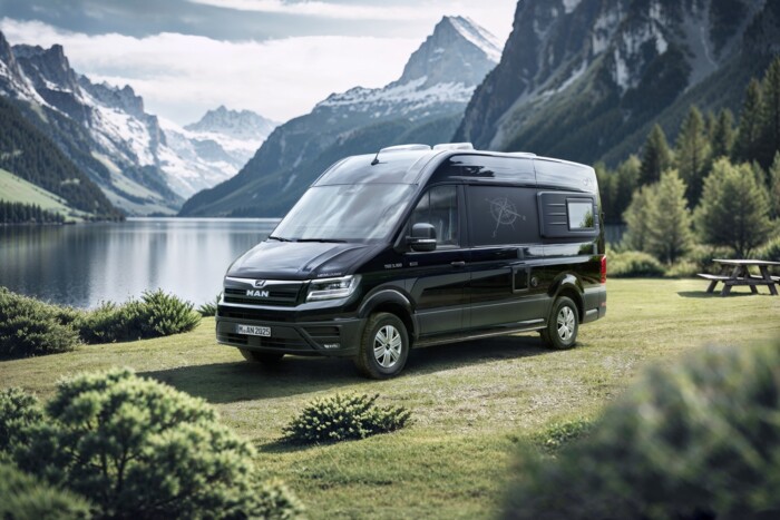 Kempingezőkre vadásznak ezek az oroszlános furgonok