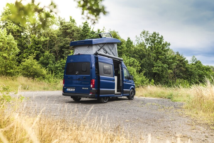 Kempingezőkre vadásznak ezek az oroszlános furgonok 2